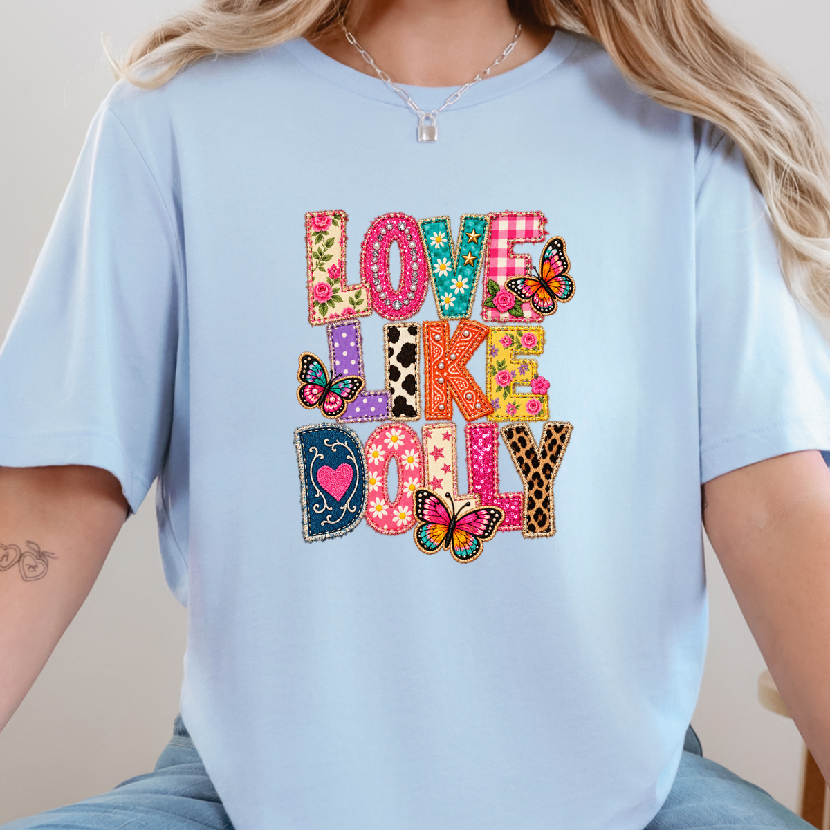 Quilted Love Like Dolly Graphic Tee