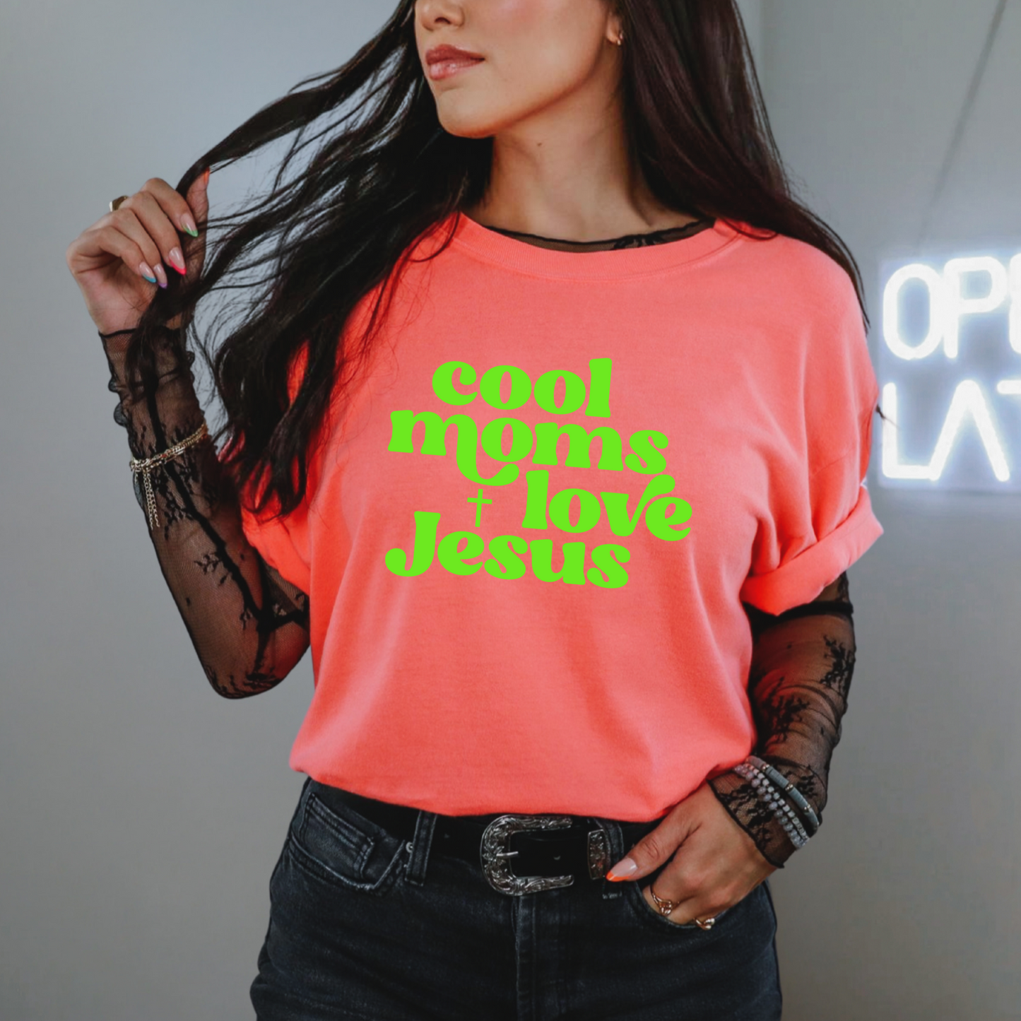 Cool moms love Jesus Graphic Tee
