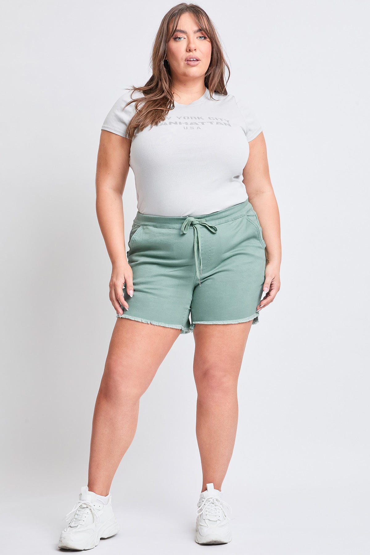 Women's Plus Frayed Hem Pull-on Shorts