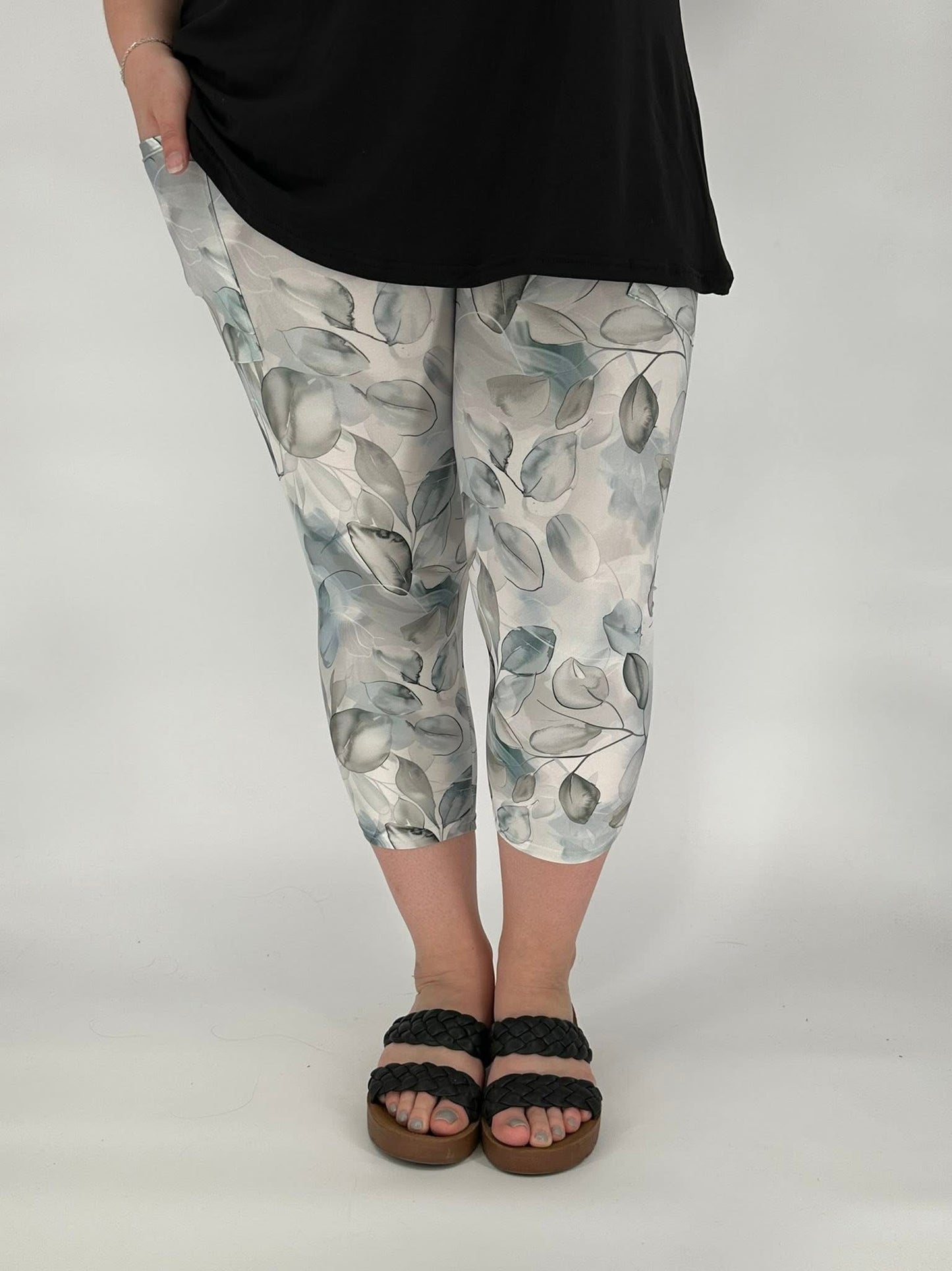 Soft Floral Capri w/ Pockets