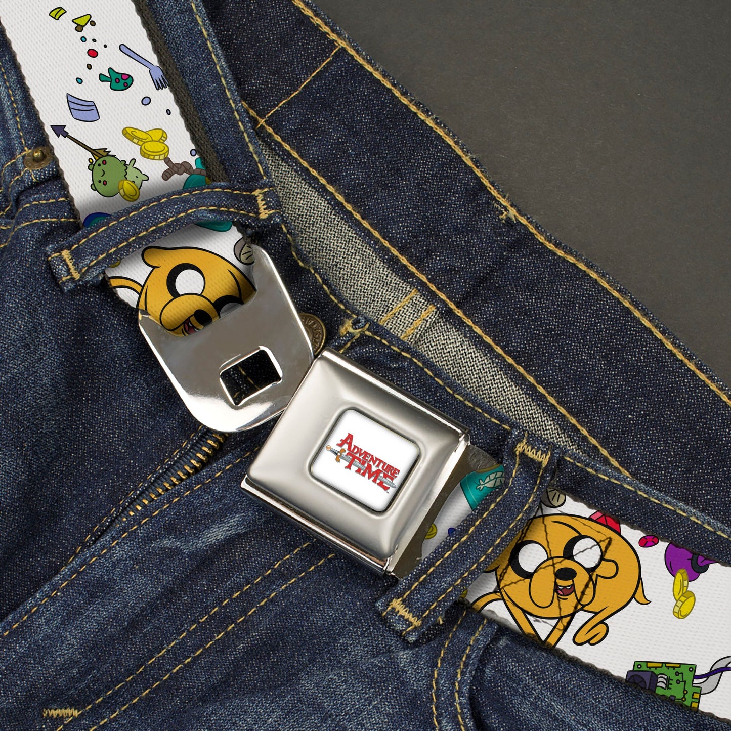 ADVENTURE TIME Title Logo Full Color White Seatbelt Belt - Adventure Time Jake and Finn Open Pack Pose White Webbing