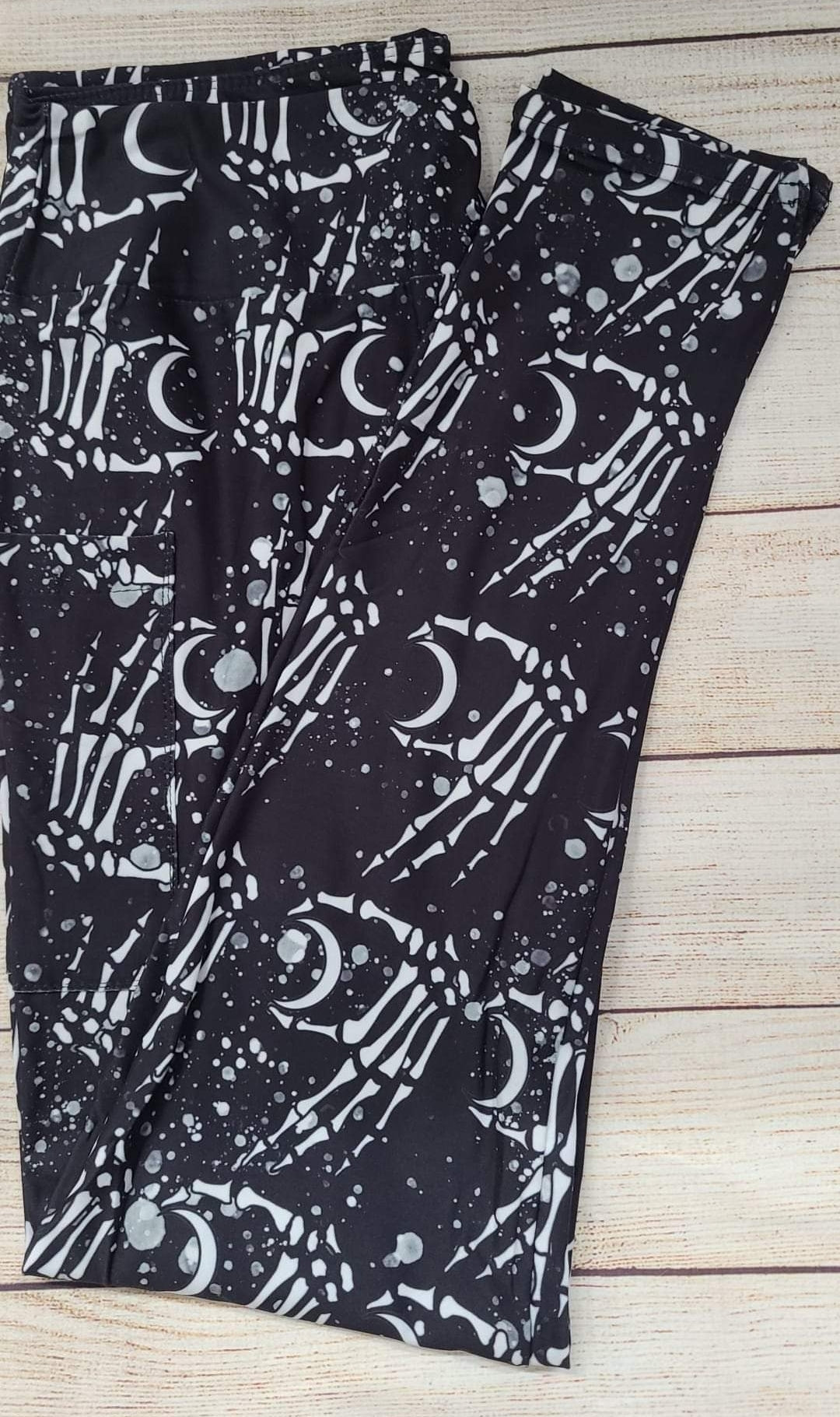 Skeleton Hand Leggings with pockets