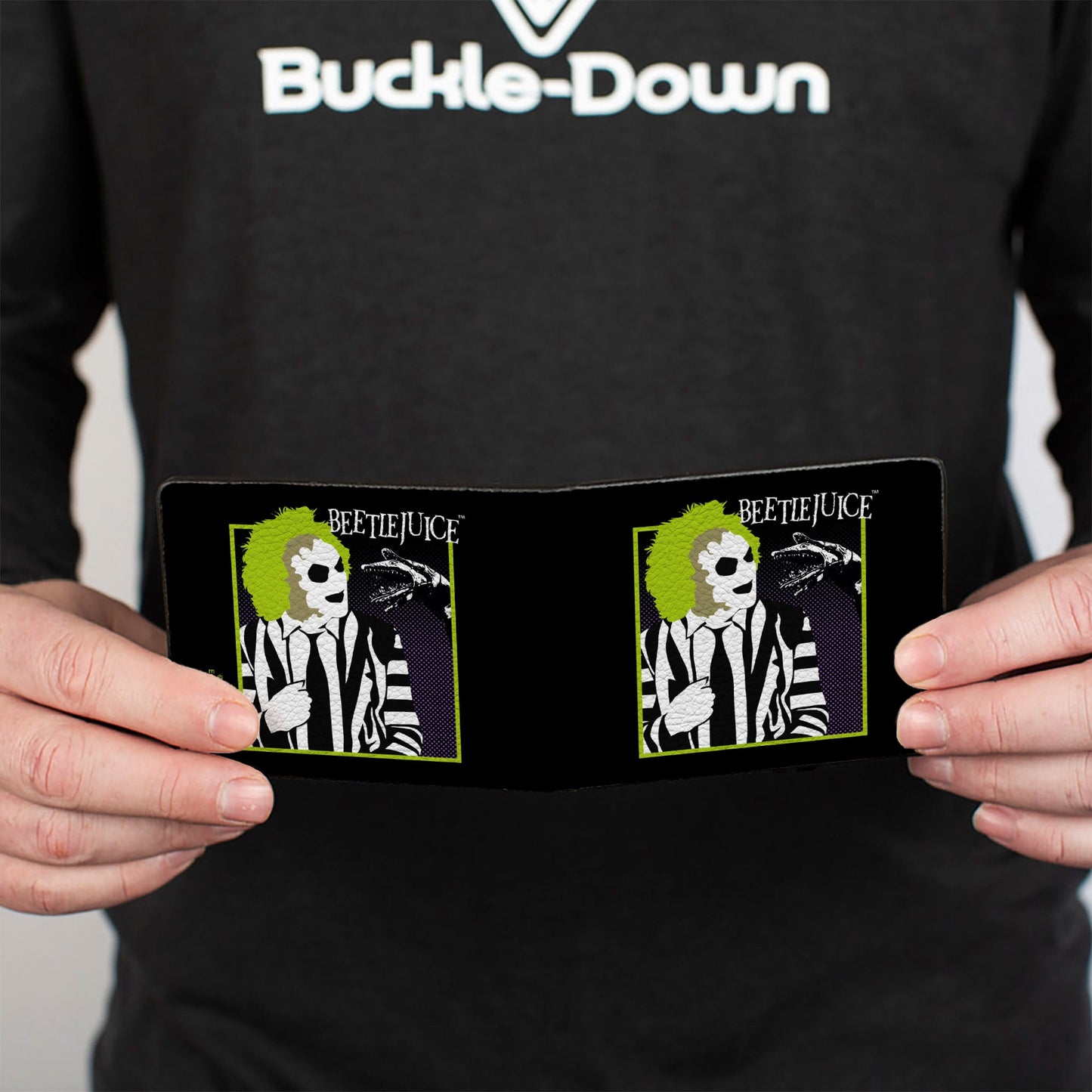 Bi-Fold Wallet - BEETLEJUICE and Sand Worm Pose with Title Logo' Black