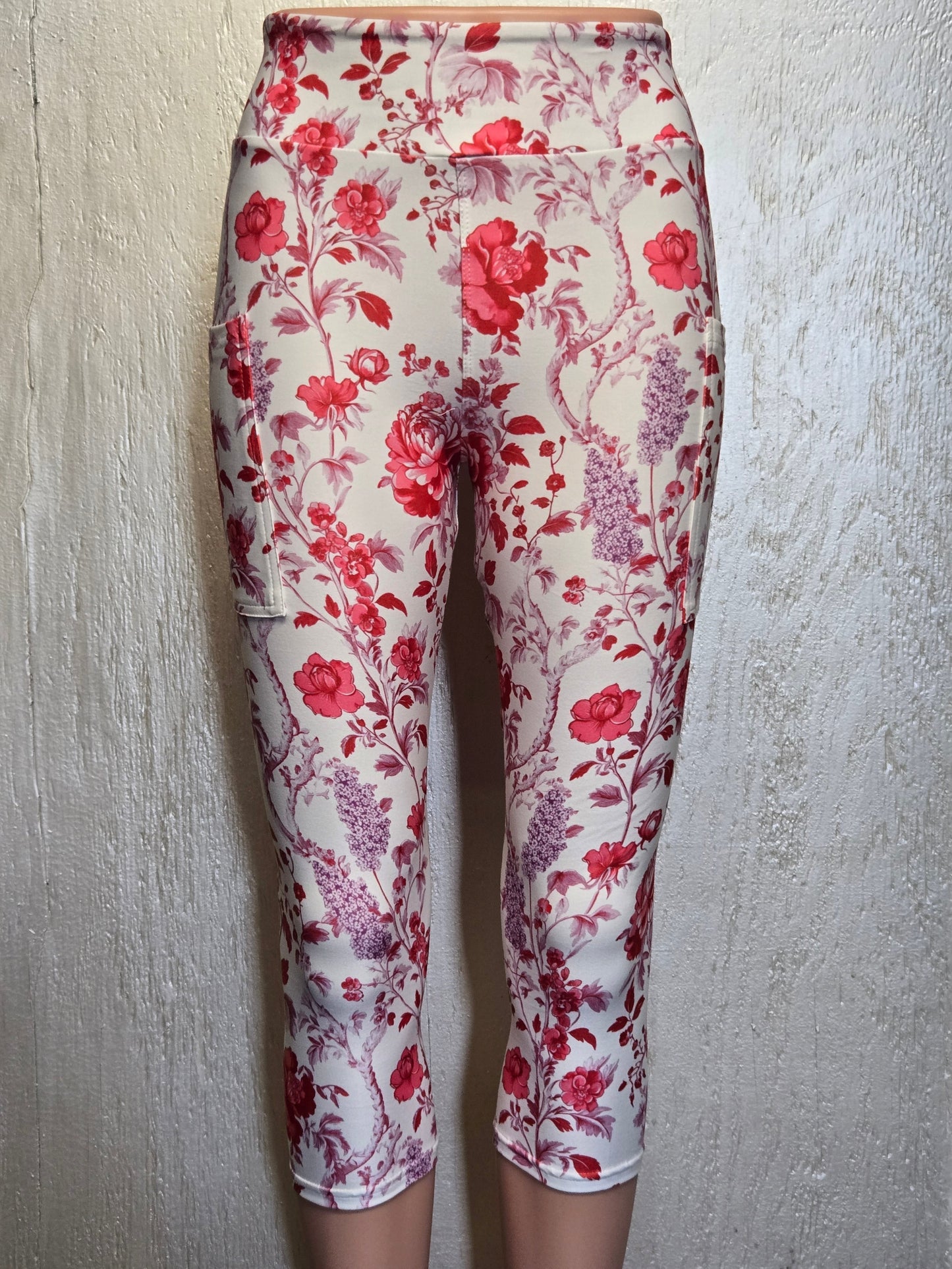 Tolie red floral capris with pockets