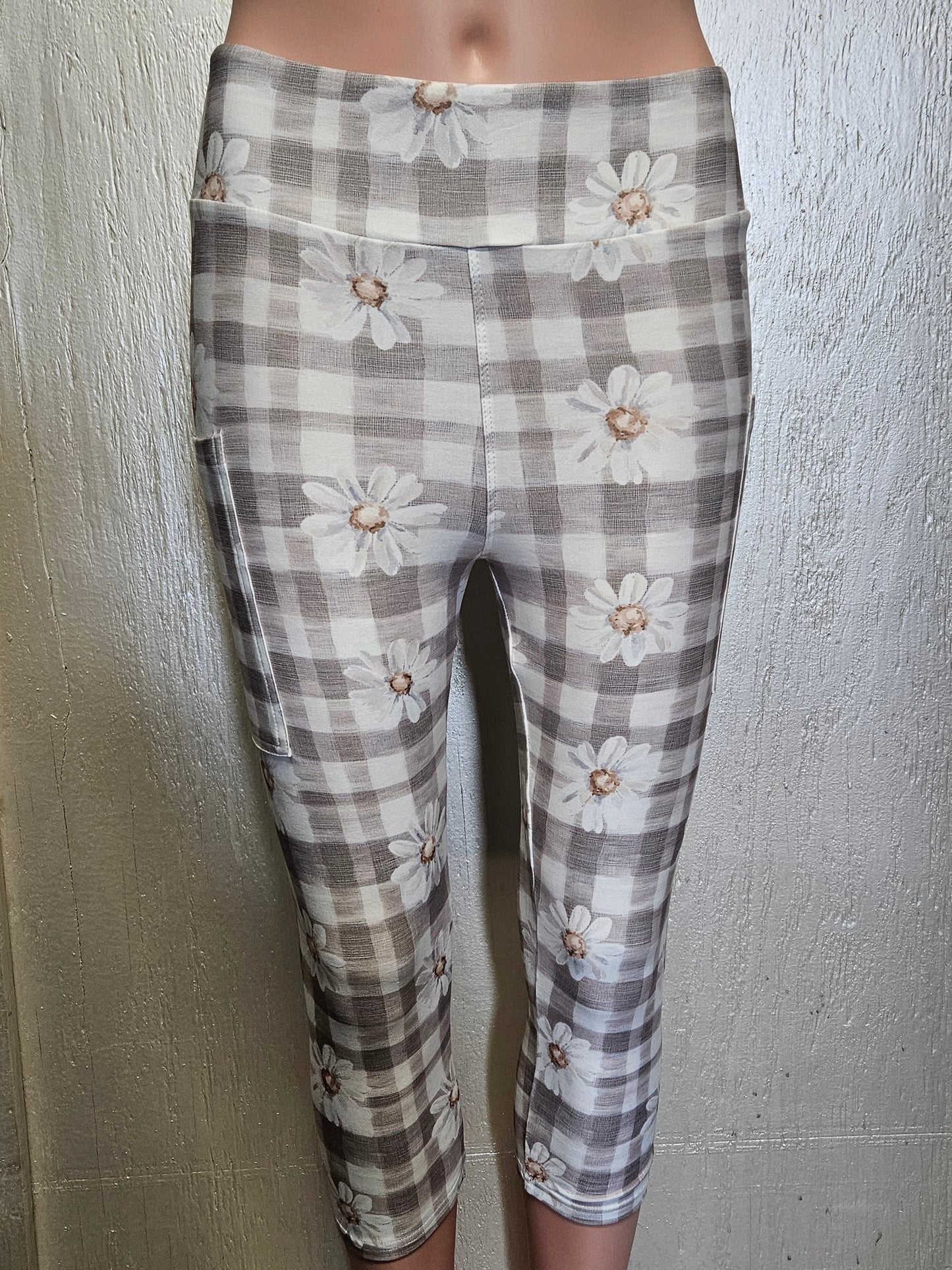 Plaid Flowers capris with pockets