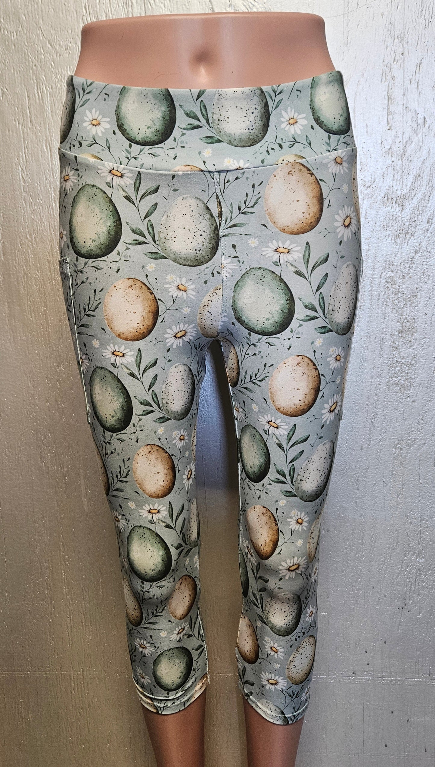 Teal Eggs capris with pockets
