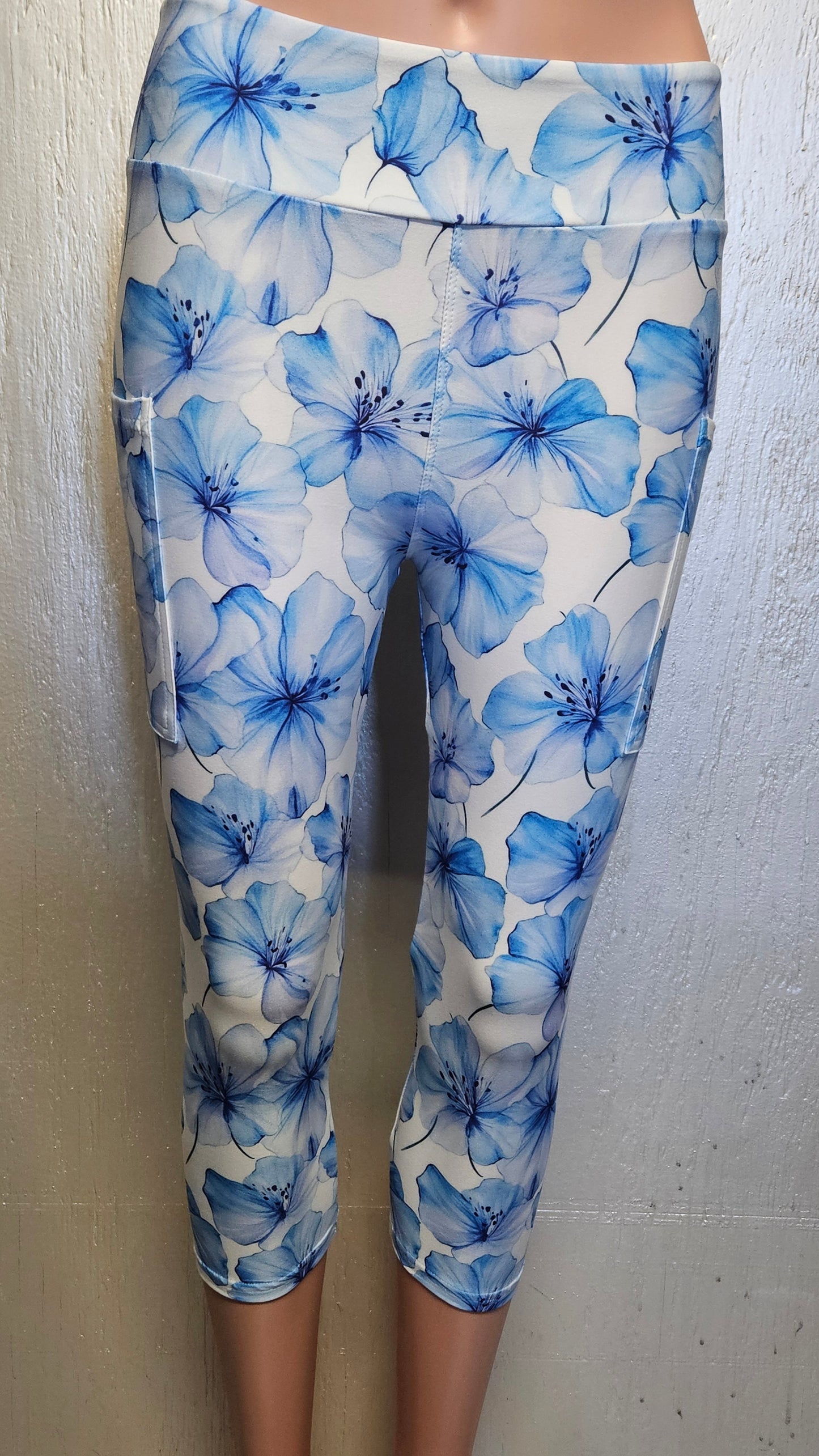 Blue Florals on White capris with pockets