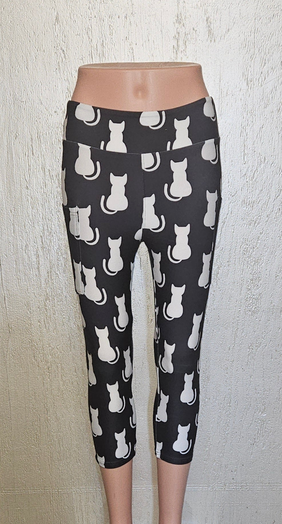 Black Cat Tail capris with pockets