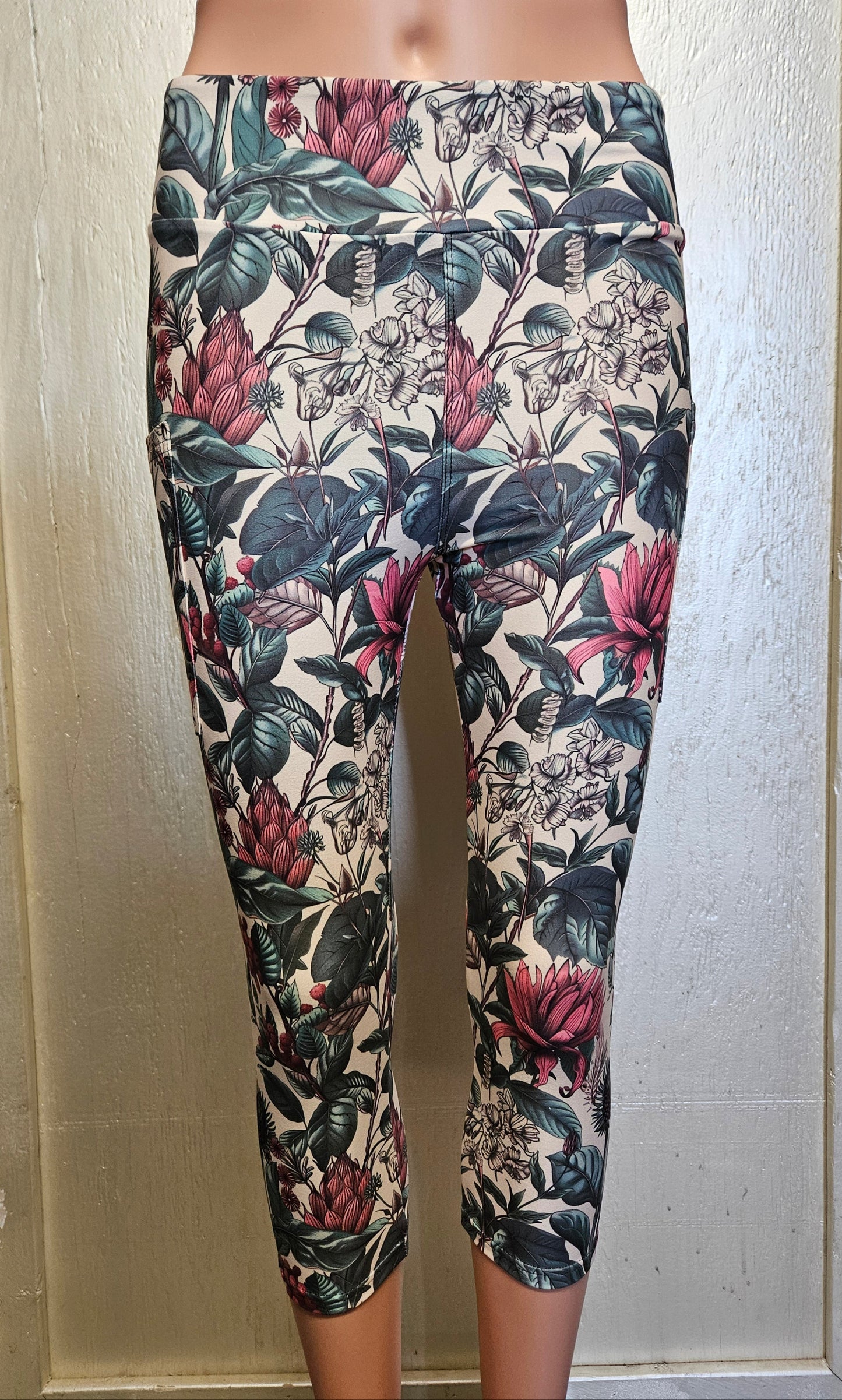 Desert Flower capris with pockets
