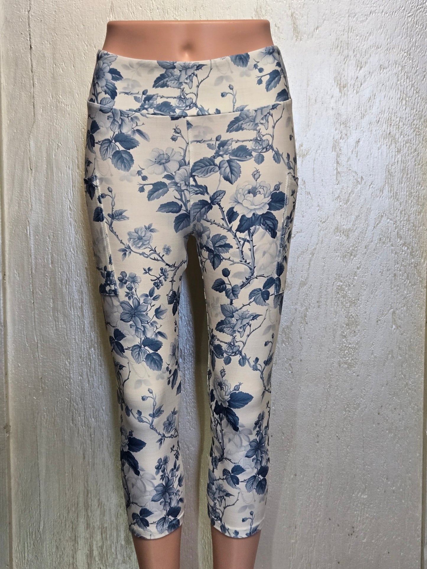 Vintage toile roses 9 capris with pockets