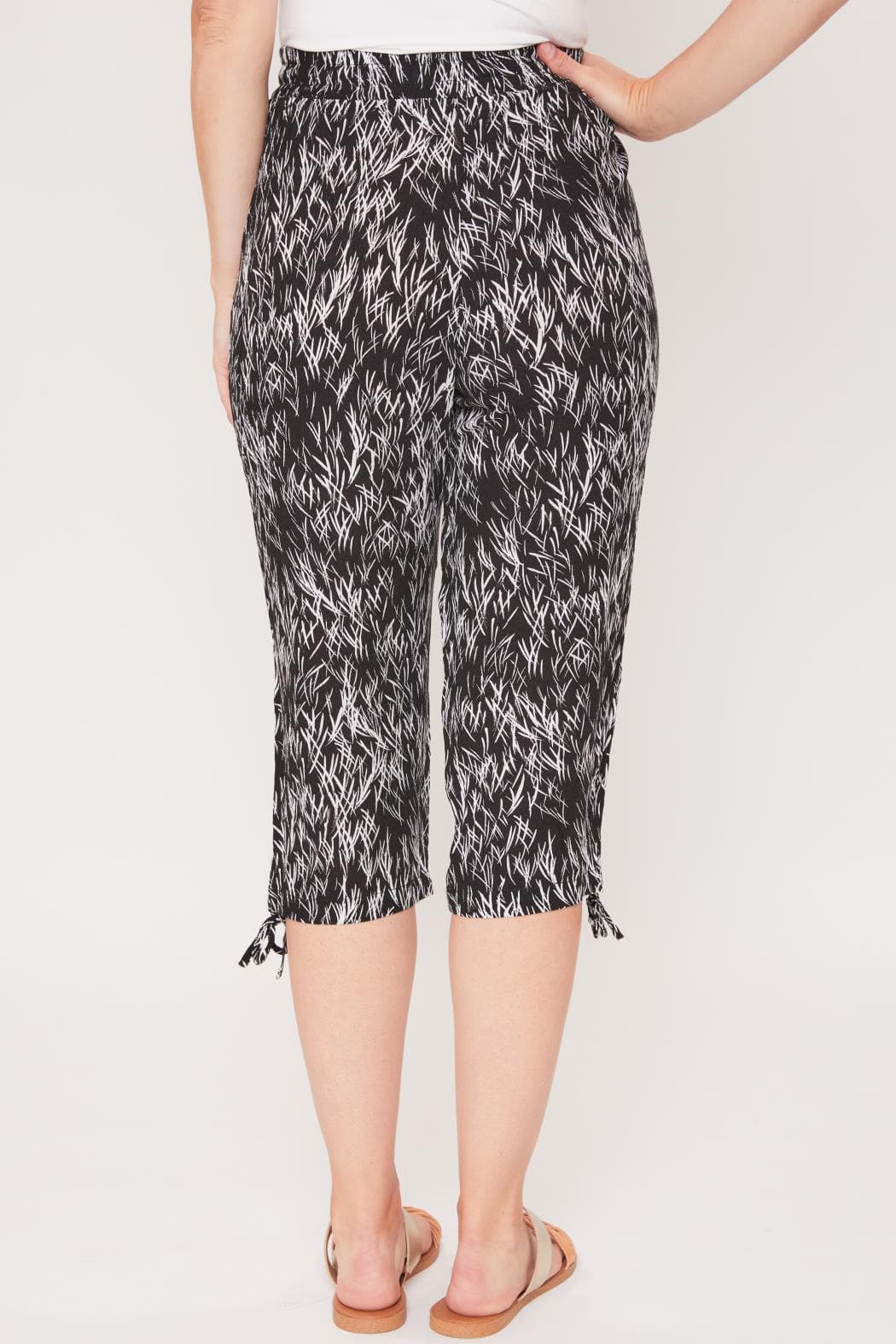Women's Lifestyle High Rise Cropped Capri With Ruched Hem