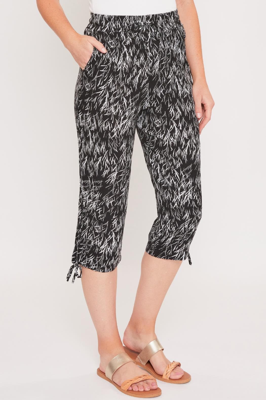 Women's Lifestyle High Rise Cropped Capri With Ruched Hem