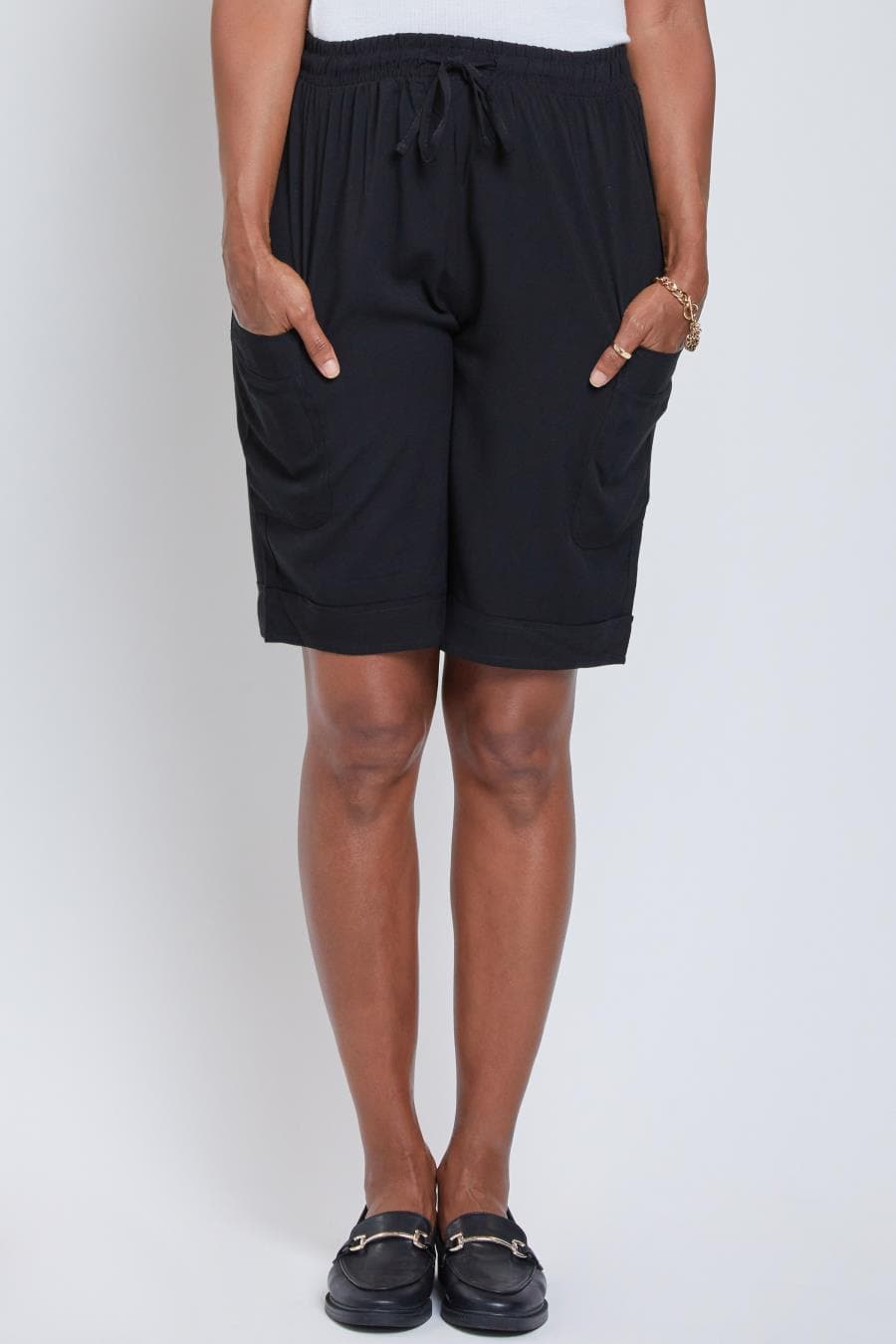 Women's Elastic Waist Bermuda With Patch Pockets
