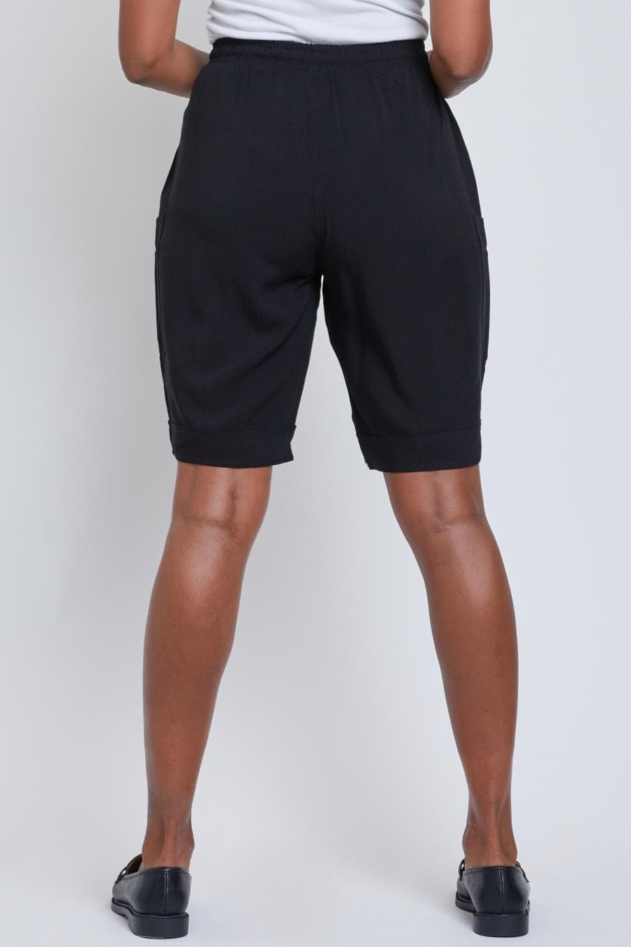 Women's Elastic Waist Bermuda With Patch Pockets
