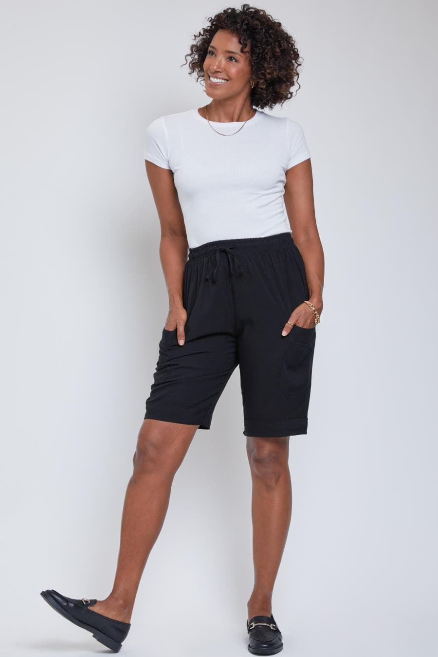 Women's Elastic Waist Bermuda With Patch Pockets