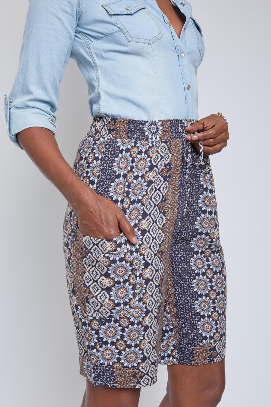 Women's Elastic Waist Bermuda With Patch Pockets
