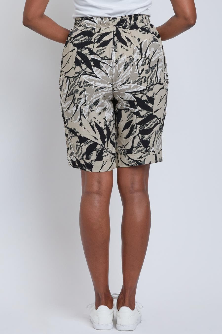 Women's Elastic Waist Bermuda With Patch Pockets