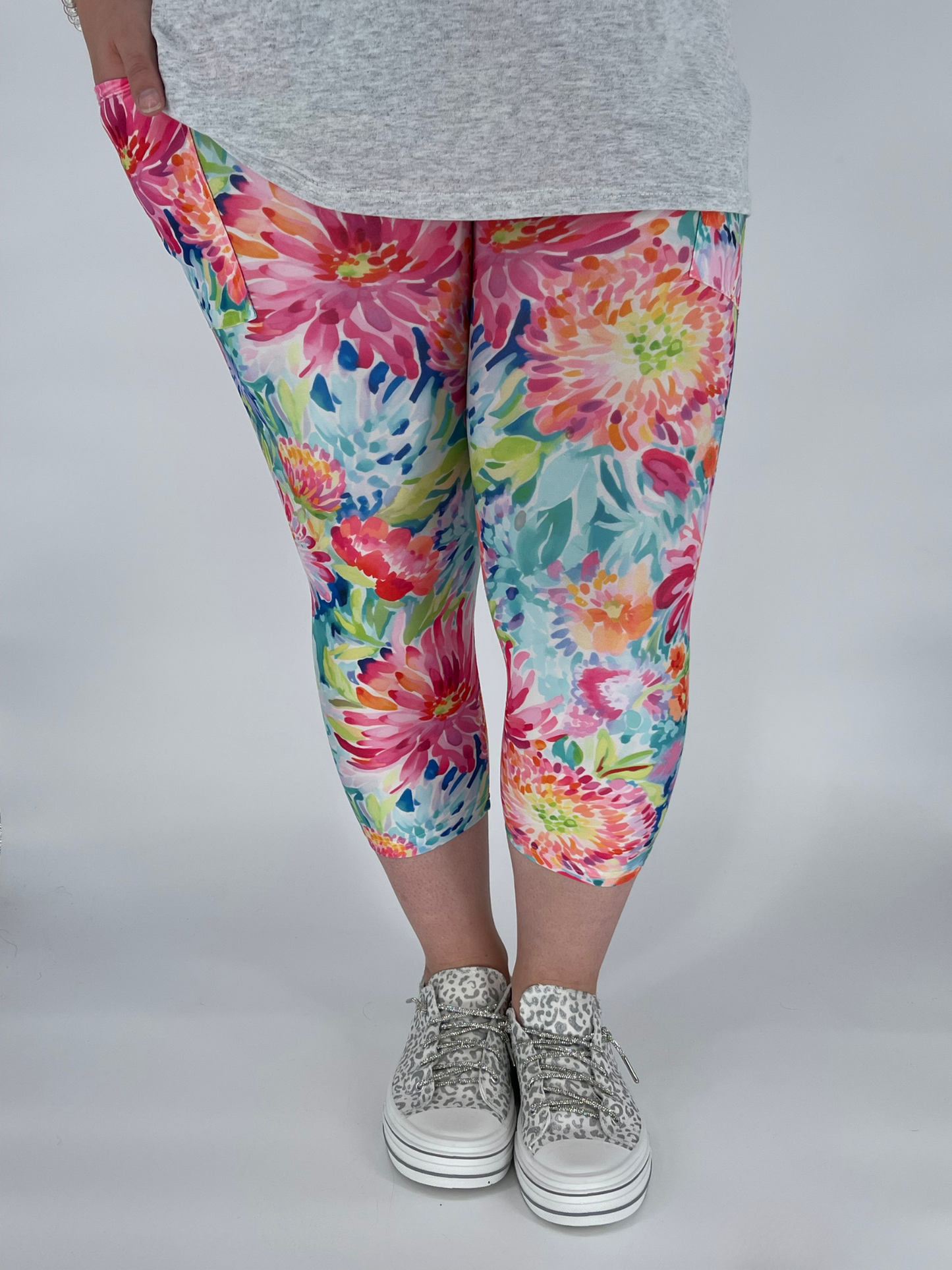 Watercolor Floral Capri Leggings w/ Pockets