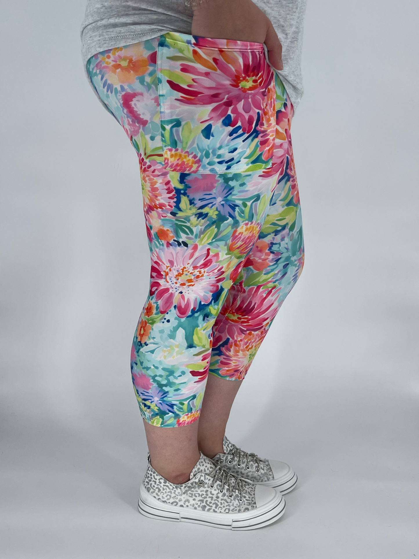Watercolor Floral Capri Leggings w/ Pockets