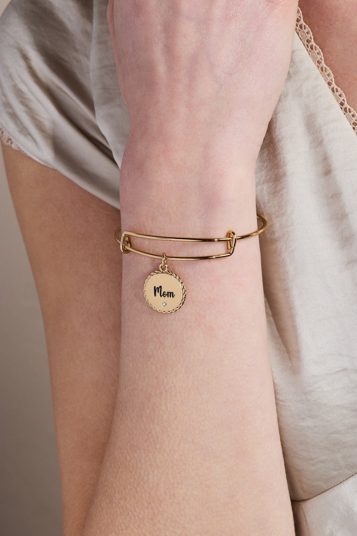 Mom 'Bonded By Love, Connected For Life' Charm Bangle
