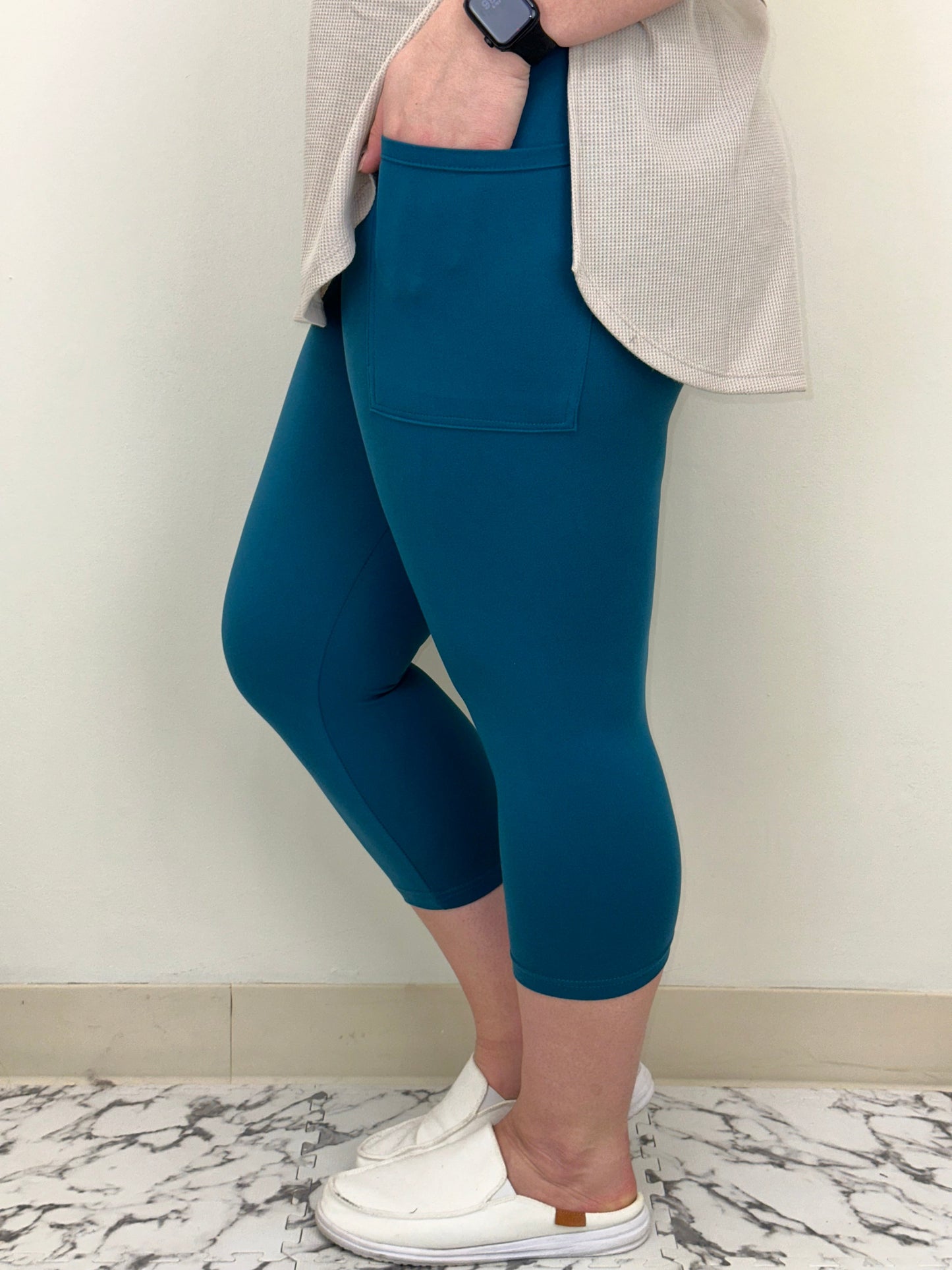 Turquoise Capri Leggings w/ Pockets