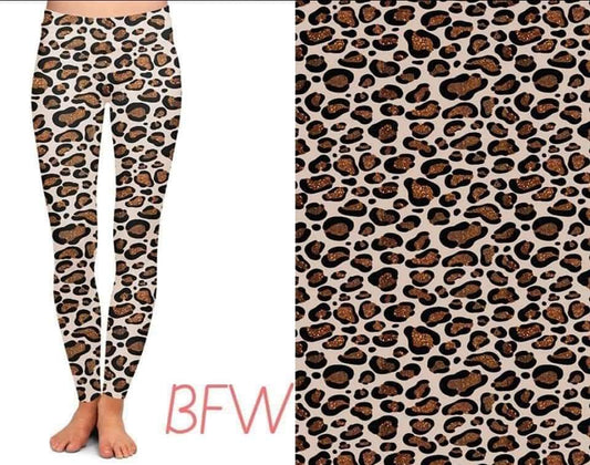 Leopard Love Capri leggings with pockets