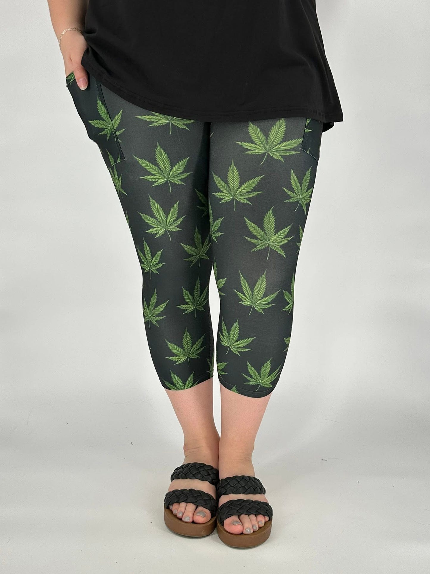 7 Pointed Flower Capri w/ Pockets