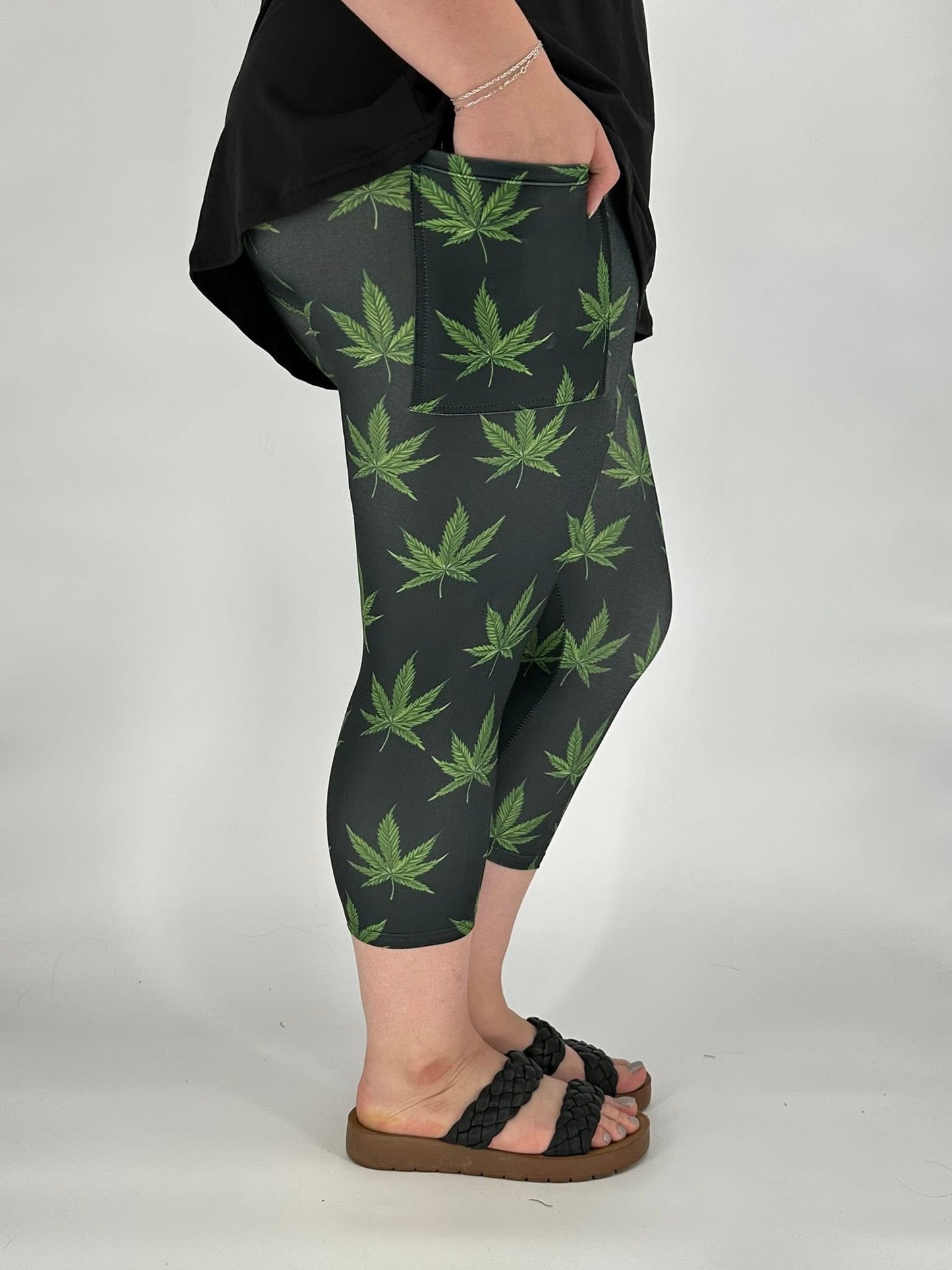 7 Pointed Flower Capri w/ Pockets