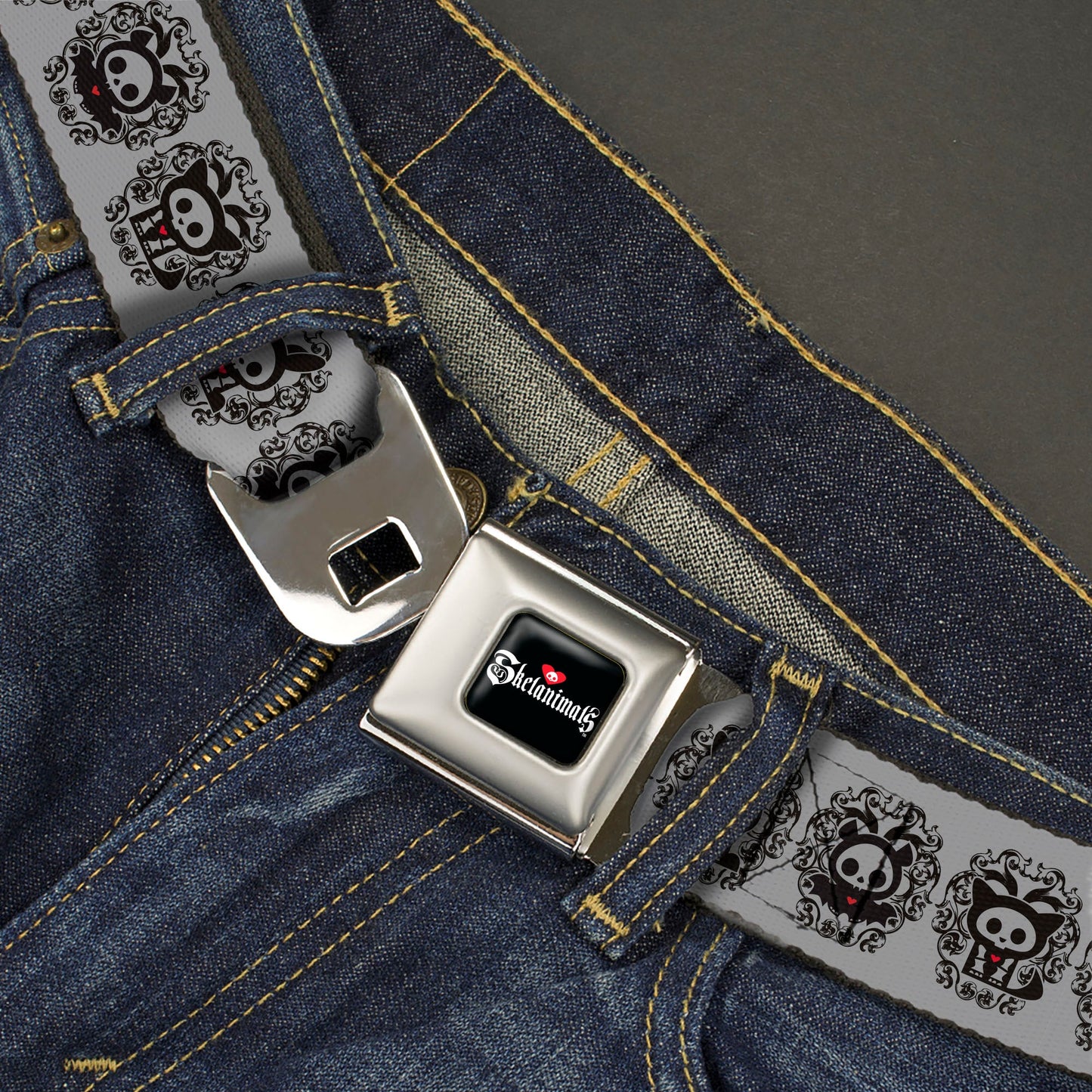 SKELANIMALS Title Logo Full Color Black/White/Red Seatbelt Belt - Skelanimals Diego Jack Kits Portraits Gray/Black Webbing