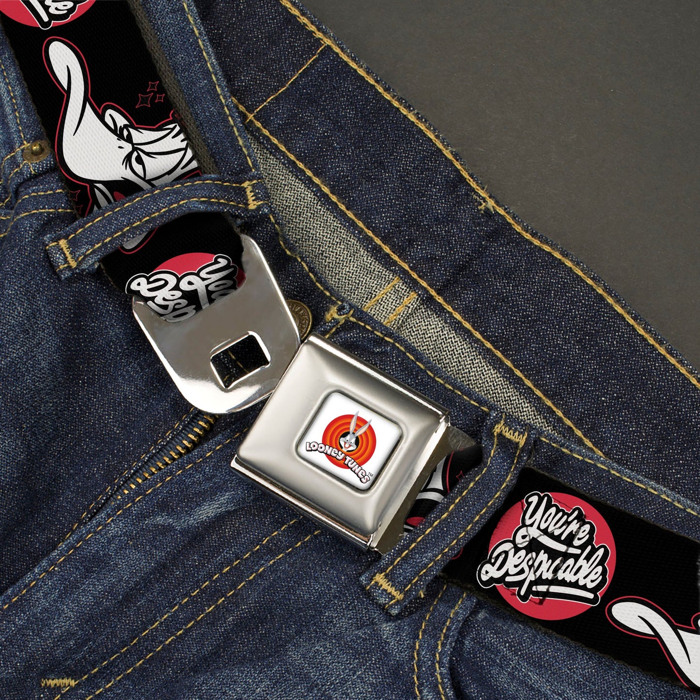LOONEY TUNES Bullseye Title Logo Full Color White Seatbelt Belt - Looney Tunes Daffy Duck YOU'RE DESPICABLE Expression Black Webbing