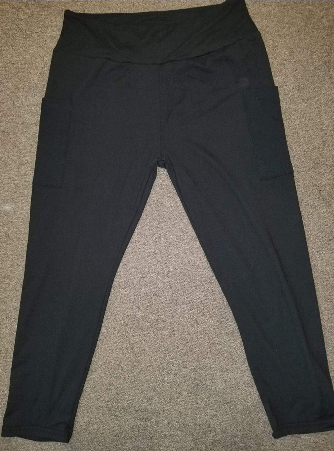 Black Capri leggings with pockets