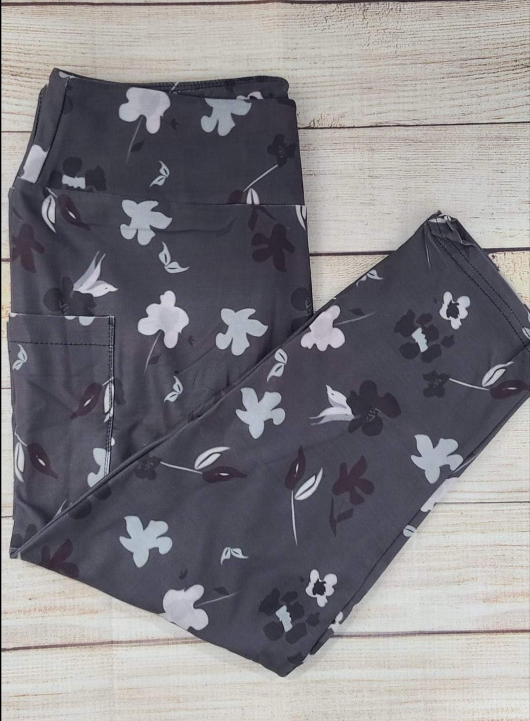Negative Floral with pockets leggings/capris/shorts
