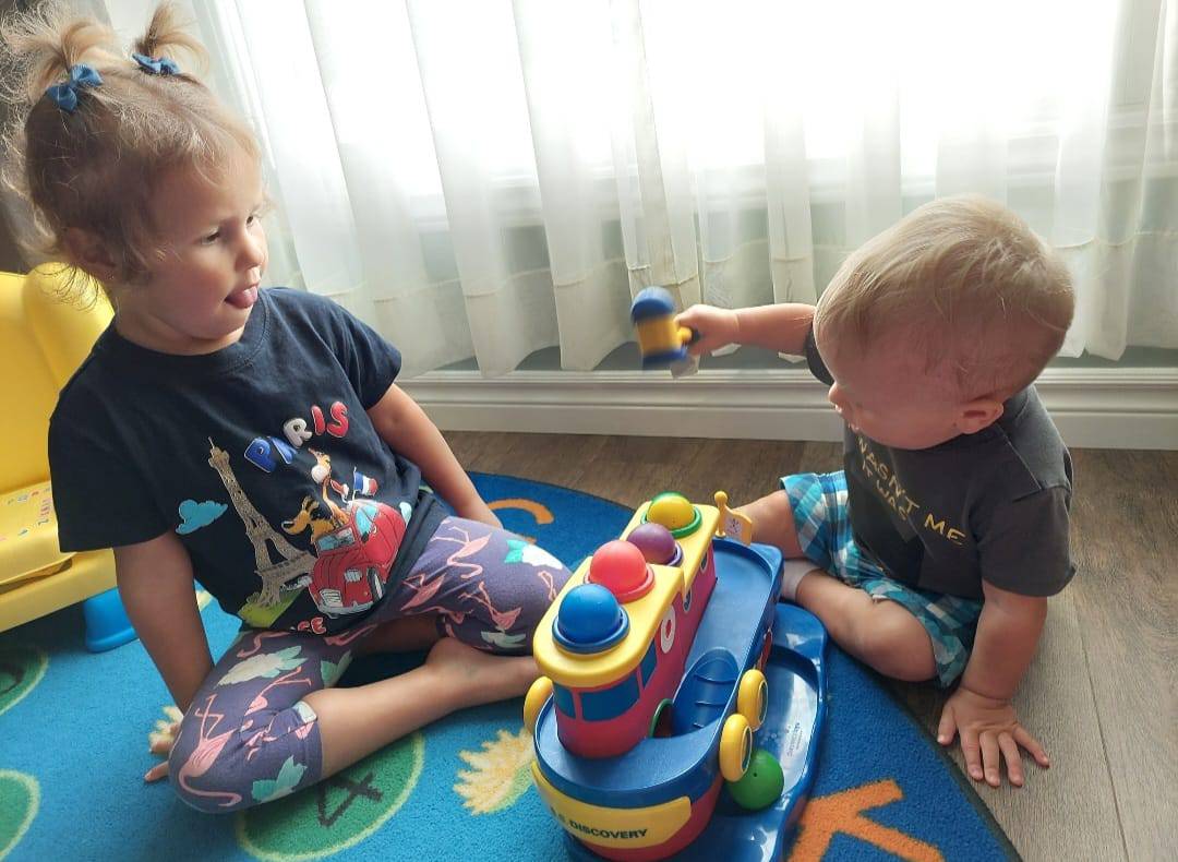 HAMMER AWAY! Banging Bench Toy