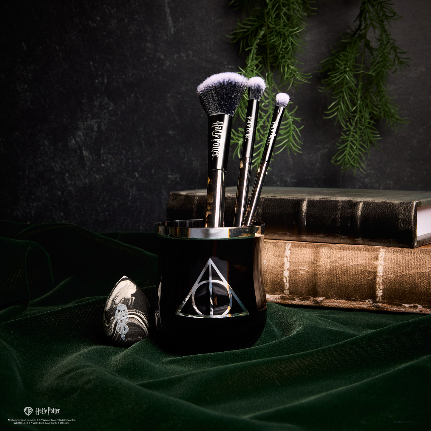 HP Dark Arts | Deathly Hallows™ Blend Makeup Brush & Sponge Set