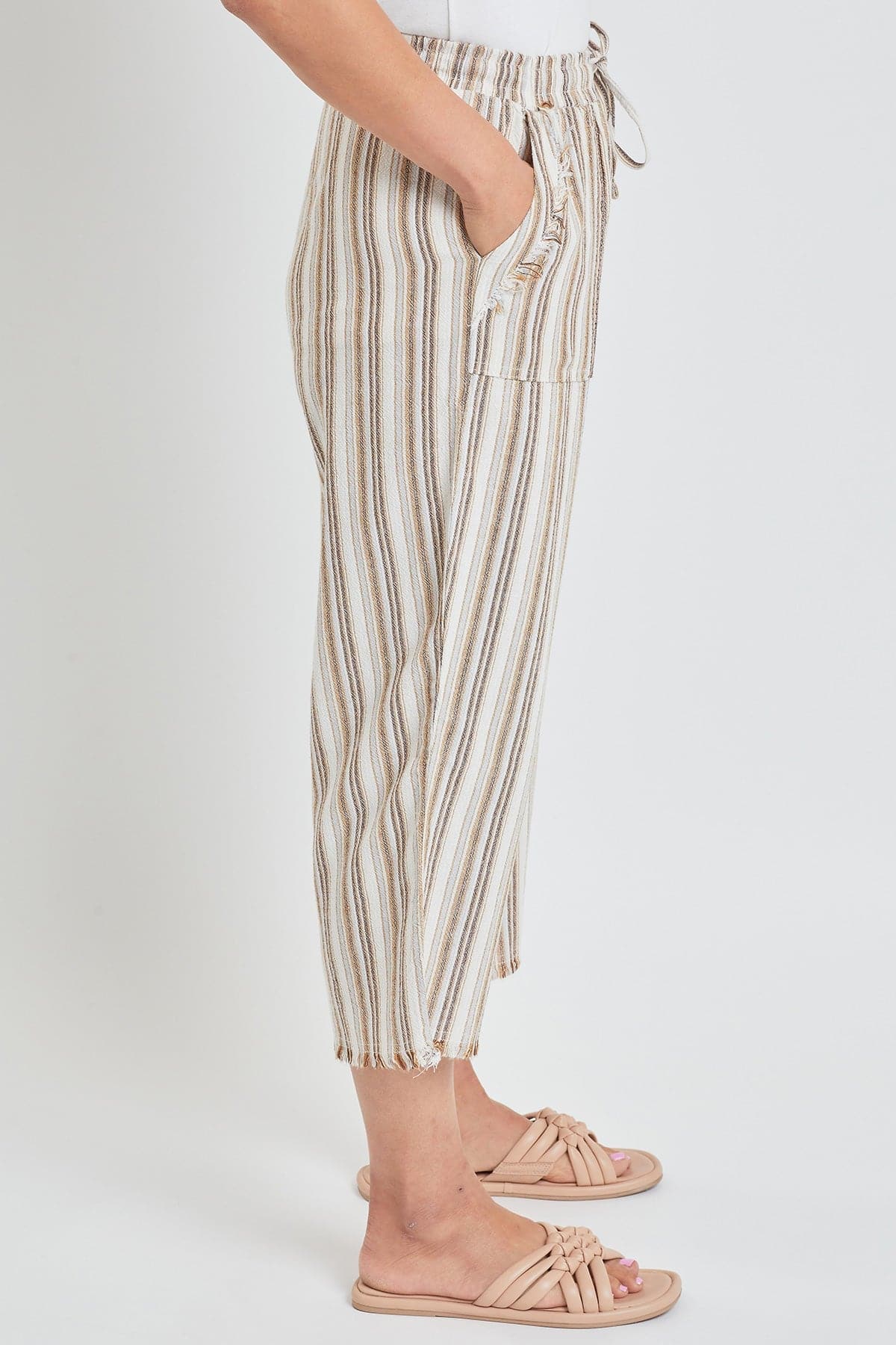 Women's High Rise Linen Capri Pant With Fray Detail