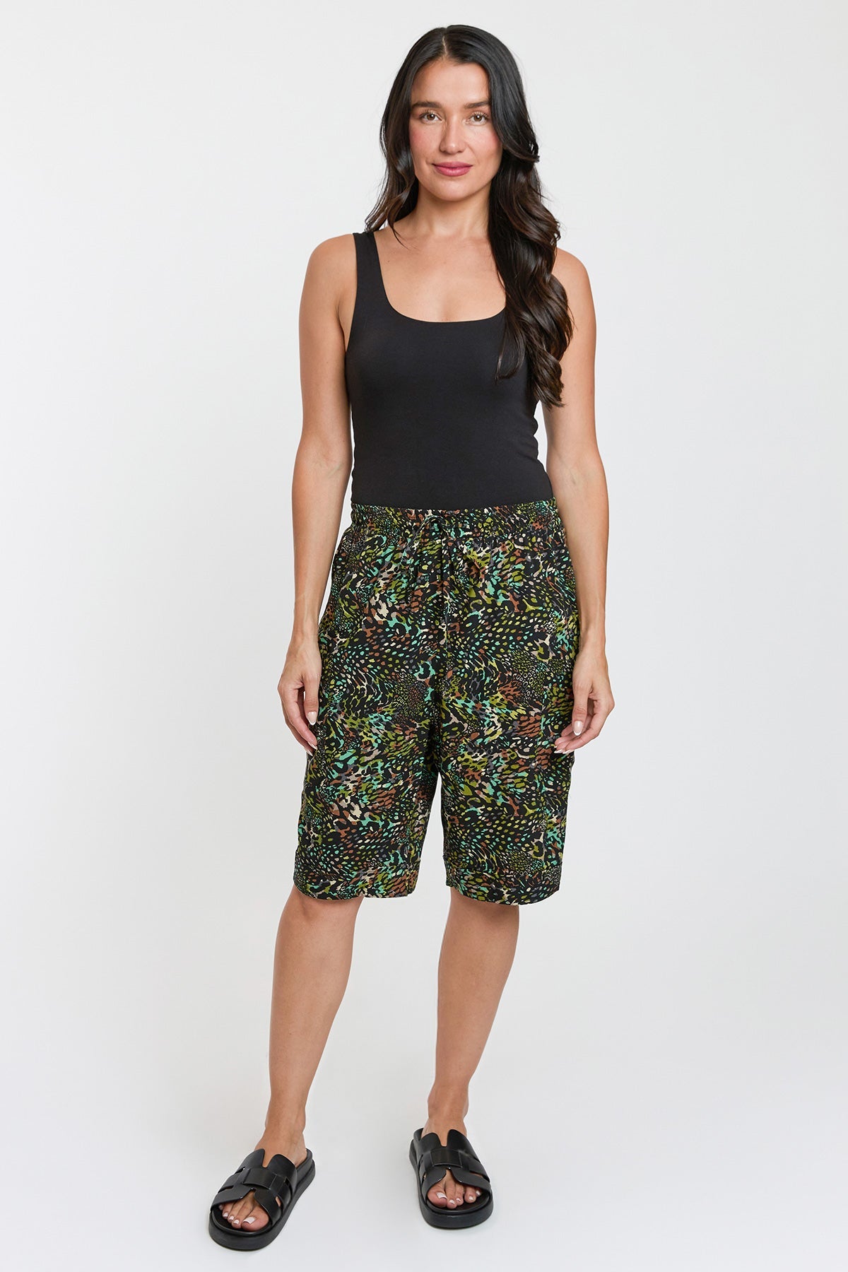 Women's Elastic Waist Bermuda With Patch Pockets