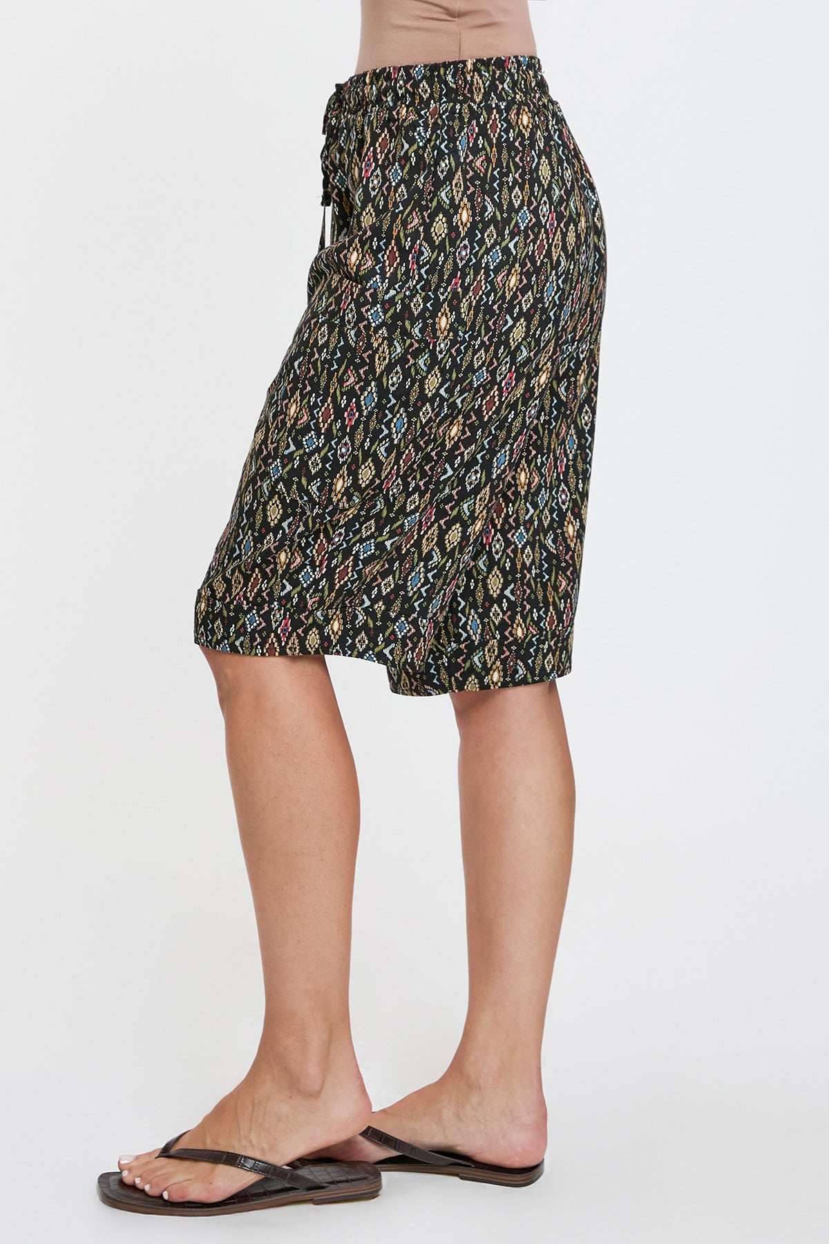 Women's Elastic Waist Bermuda With Patch Pockets