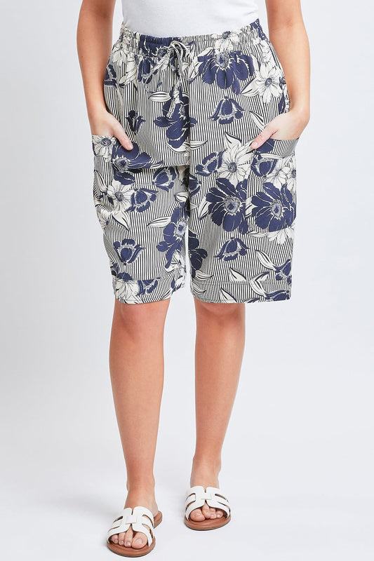 Women's Elastic Waist Bermuda With Patch Pockets