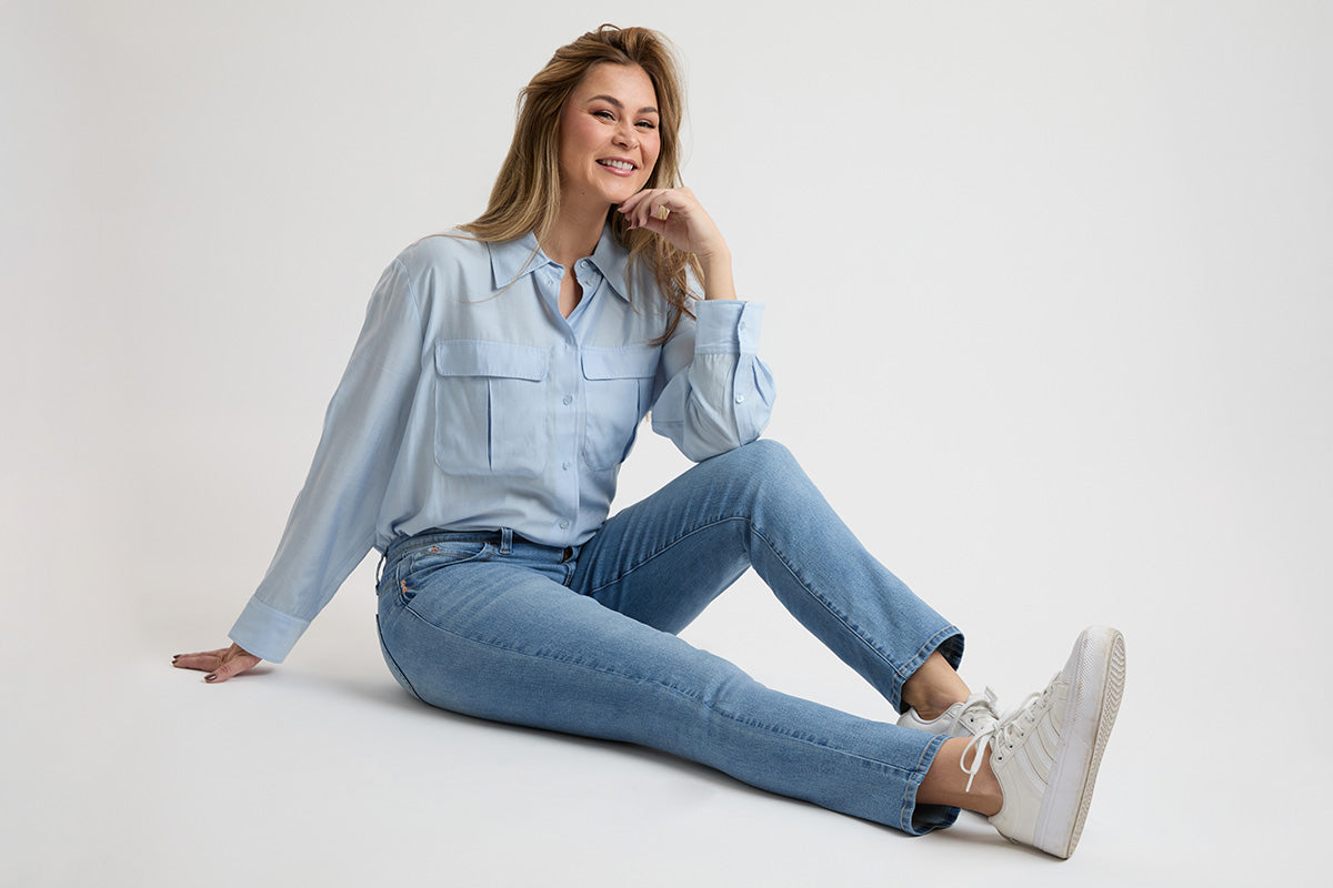 Women's High Rise Curve Confidence WannaBettaButt Straight Jeans