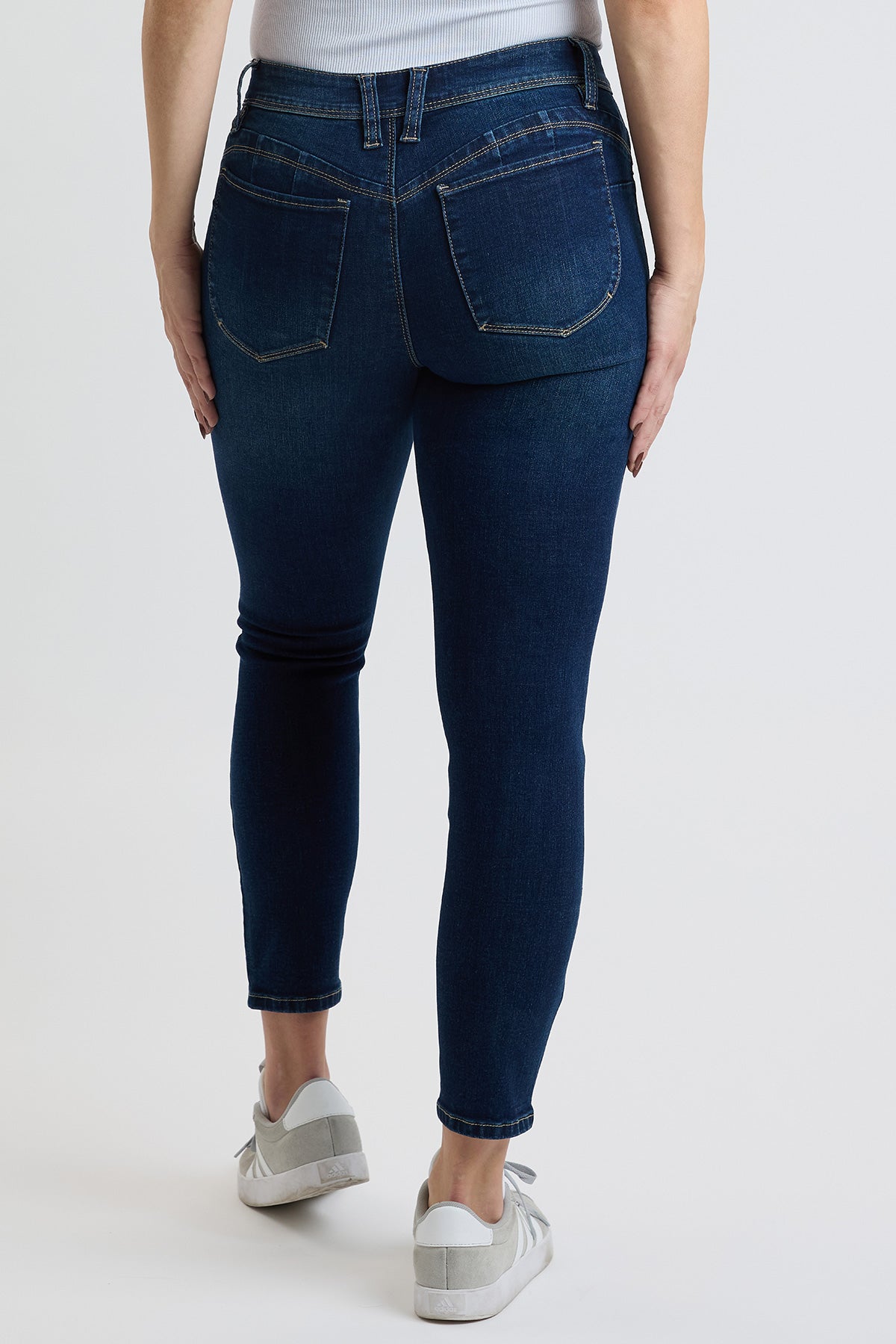 Women's High Rise Curve Confidence WannaBettaButt Skinny Jeans