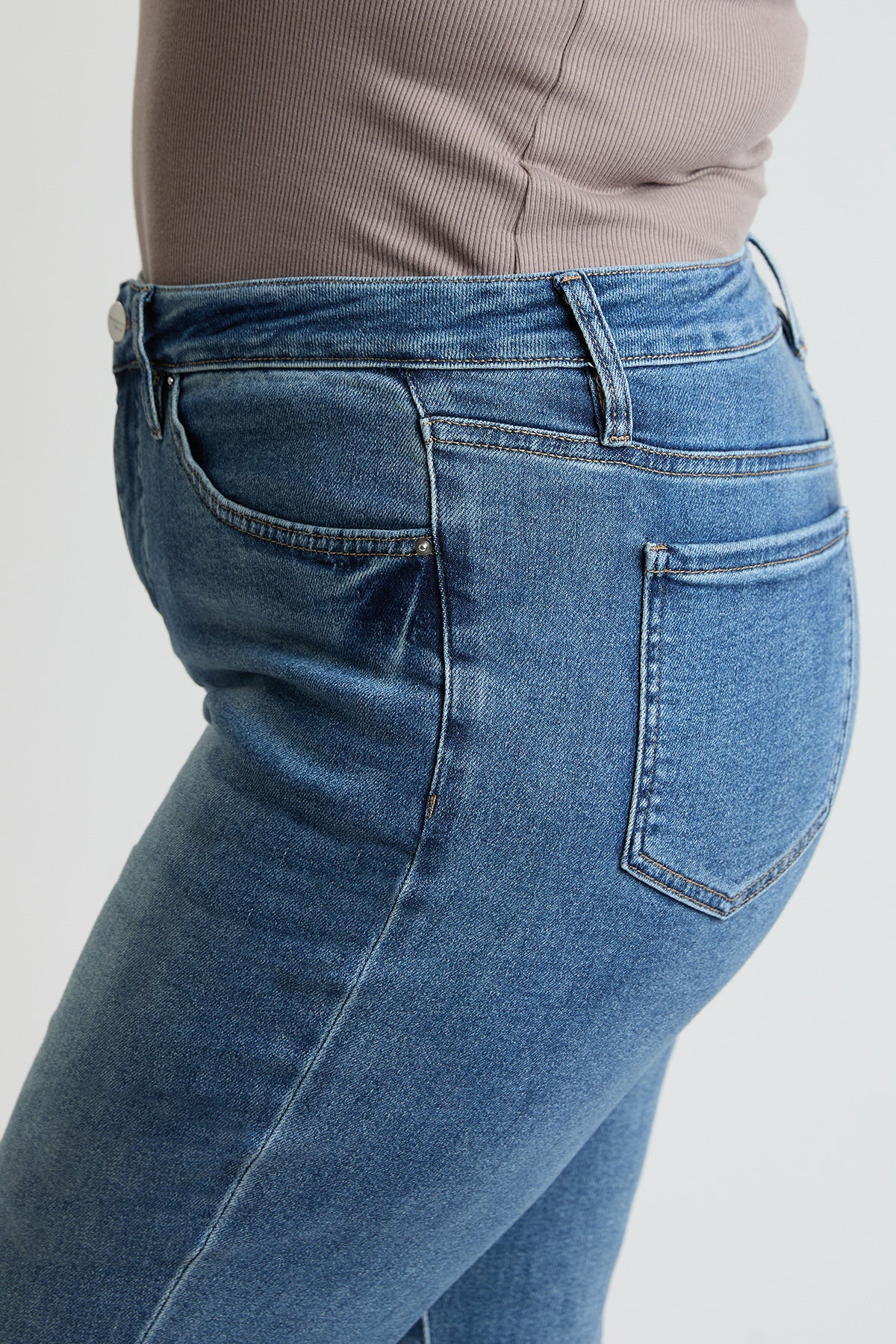 Women's Plus High Rise Premium Stretch Cuff Essential Capri