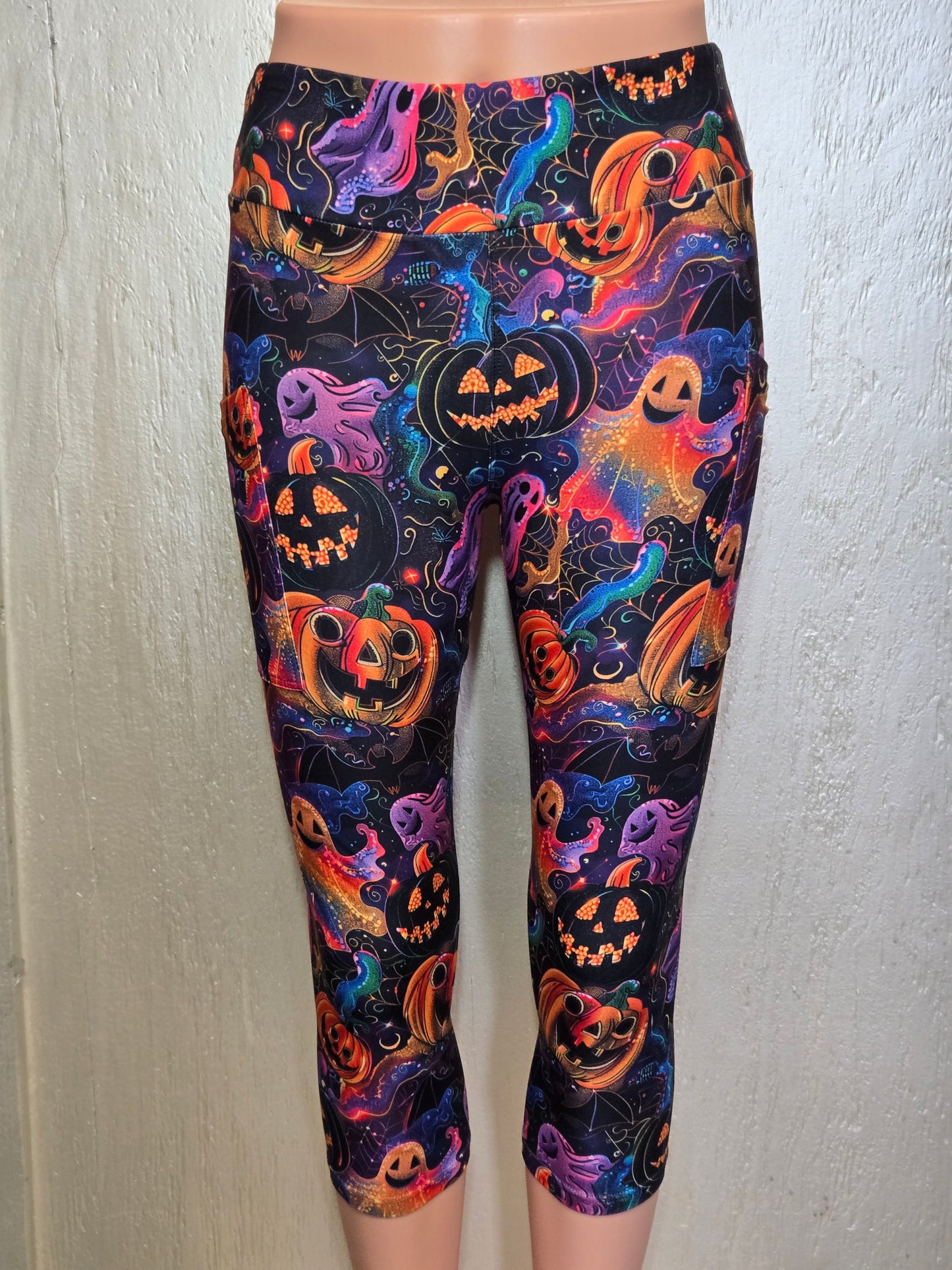 Glitter Halloween capris with pockets