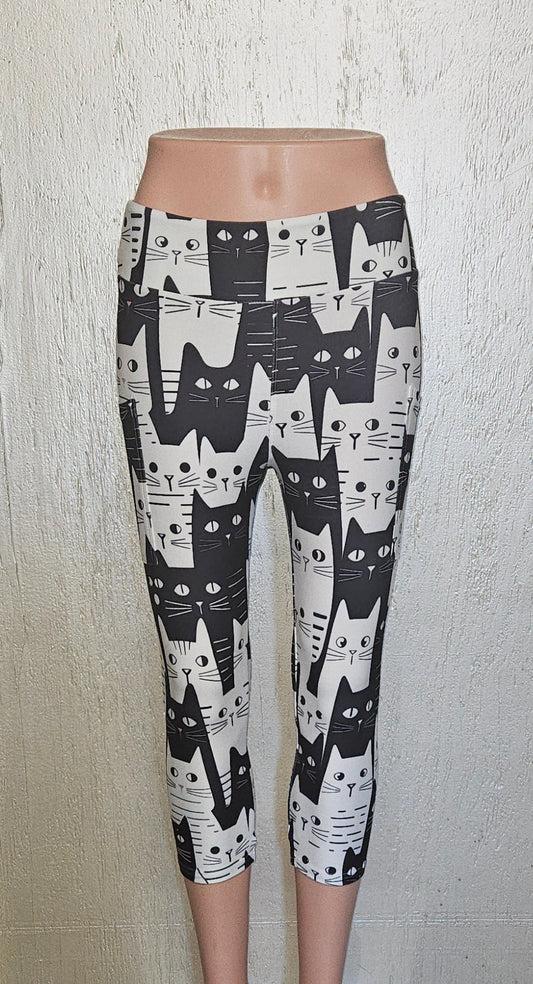 Black and White Cat capris and skorts with pockets