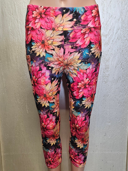 Grungy Dahlias capri leggings and bike shorts with pockets