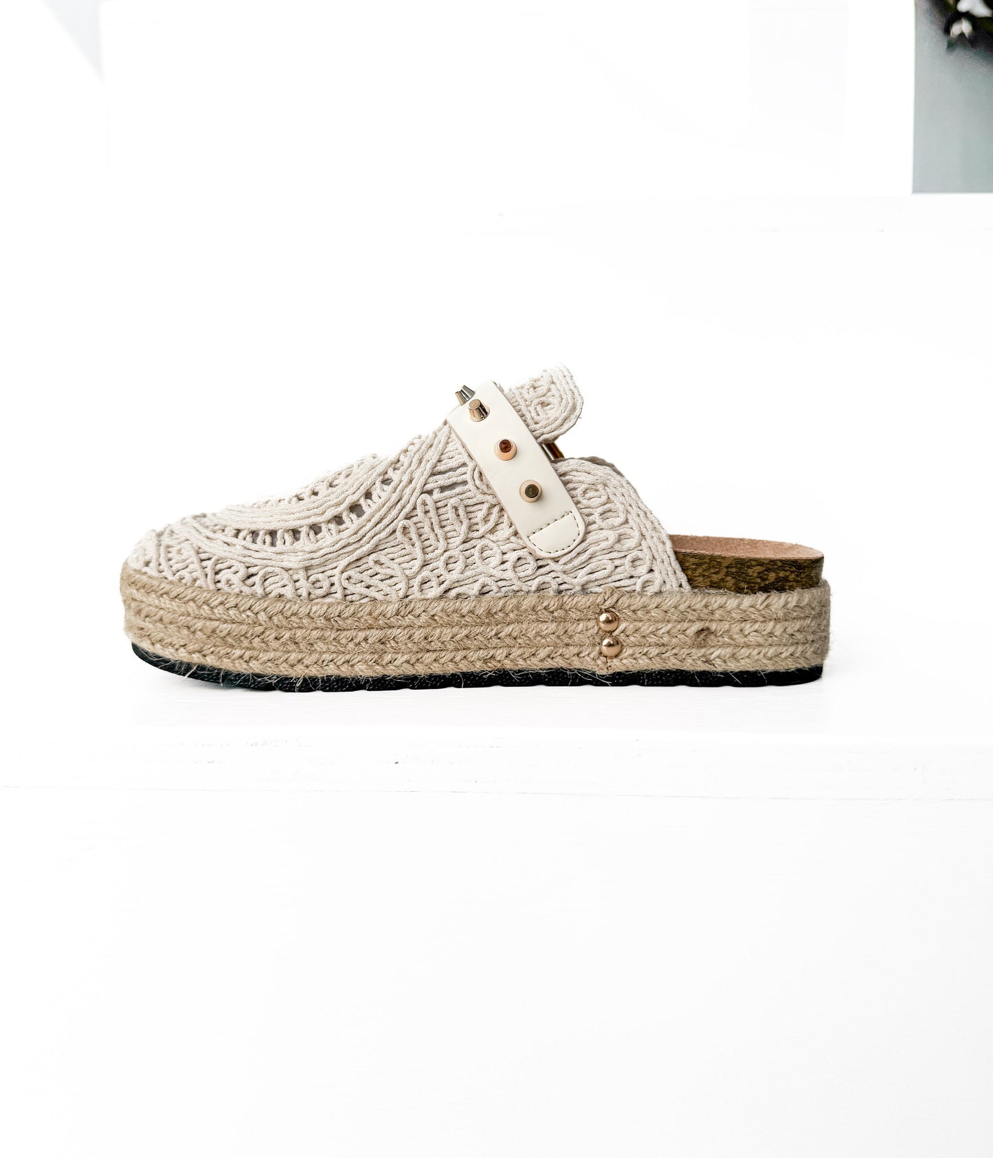 Treads Clogs in White