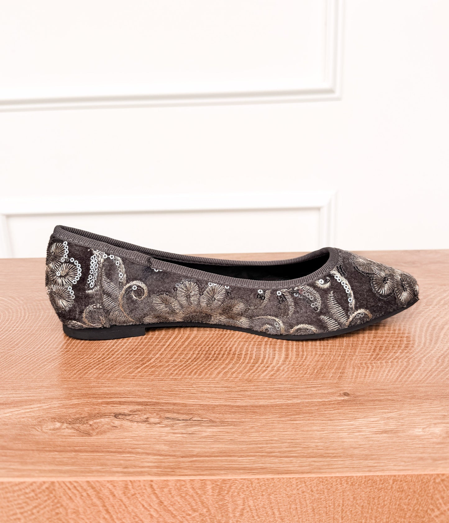 Yuna Flats in Grey