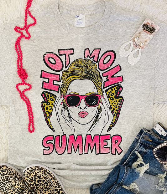 Hot Mom Summer - graphic tee