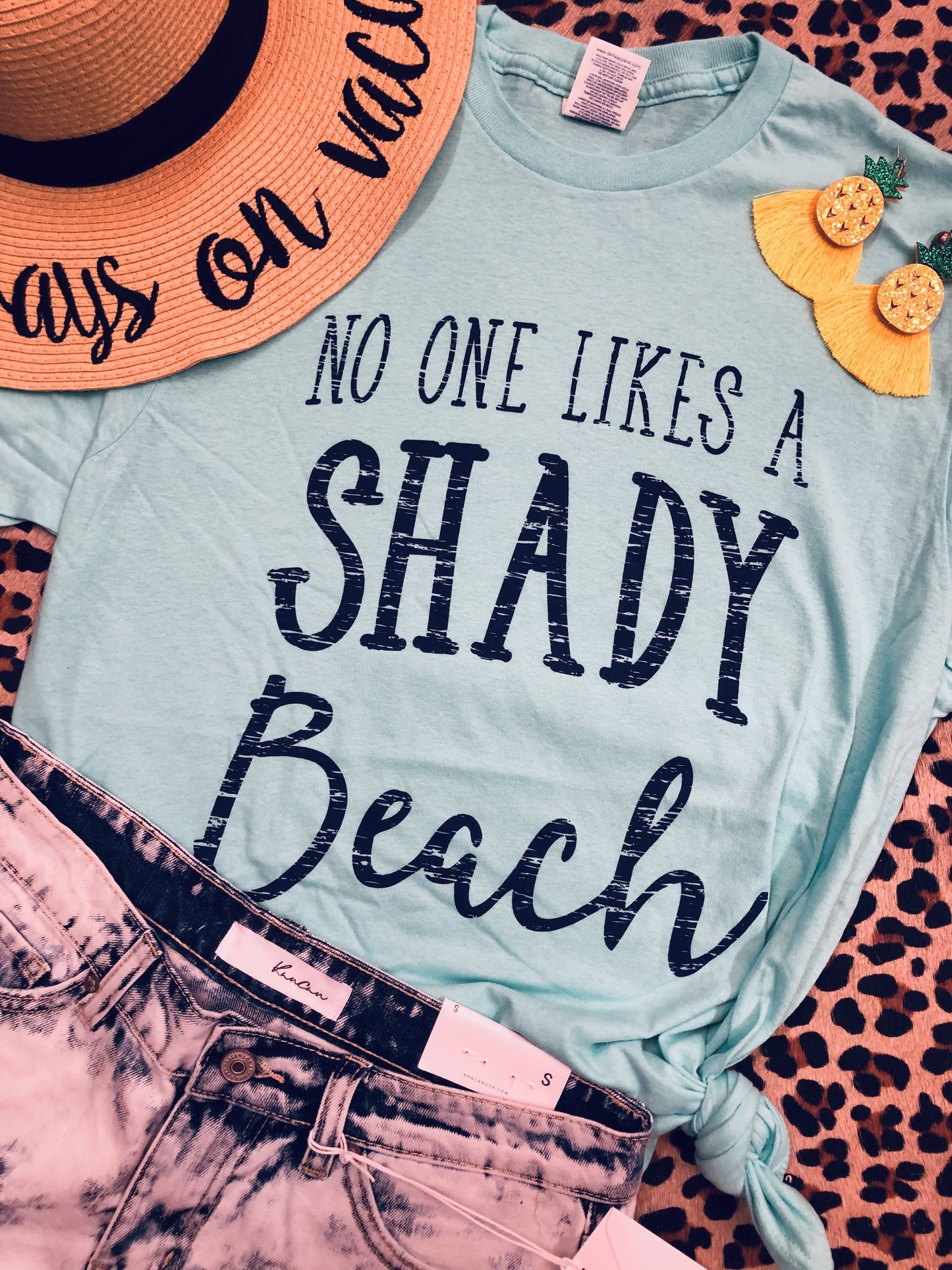 Nobody likes a shady beach - graphic tee